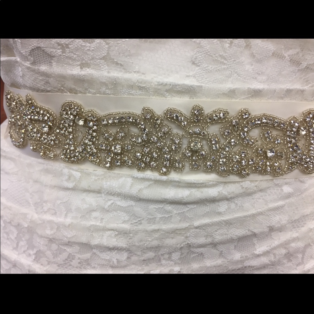 Belt to wedding dress, sold separate purchased sep
